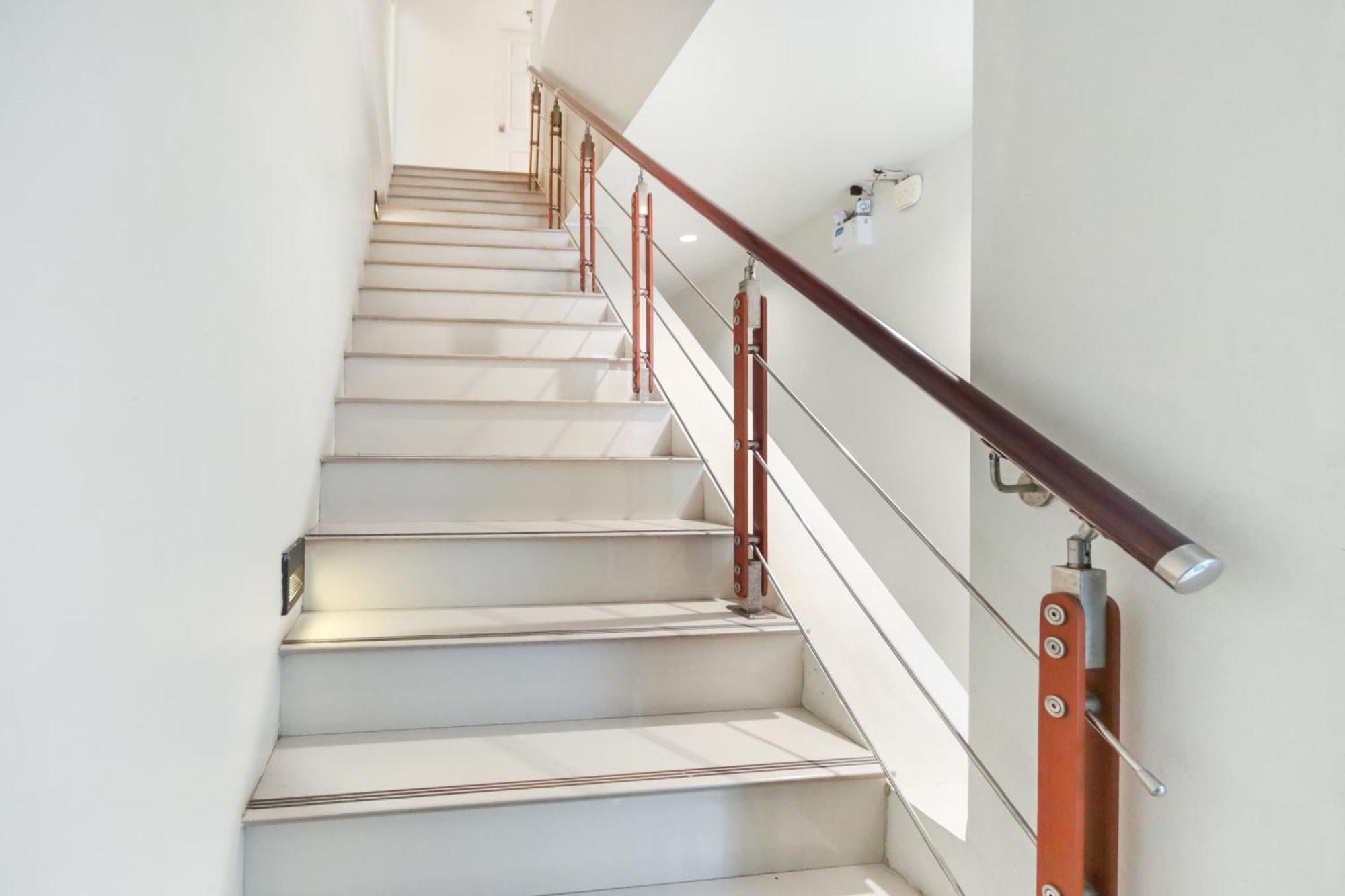 Oyo 1074 Fin Hostel Ката Бийч Екстериор снимка